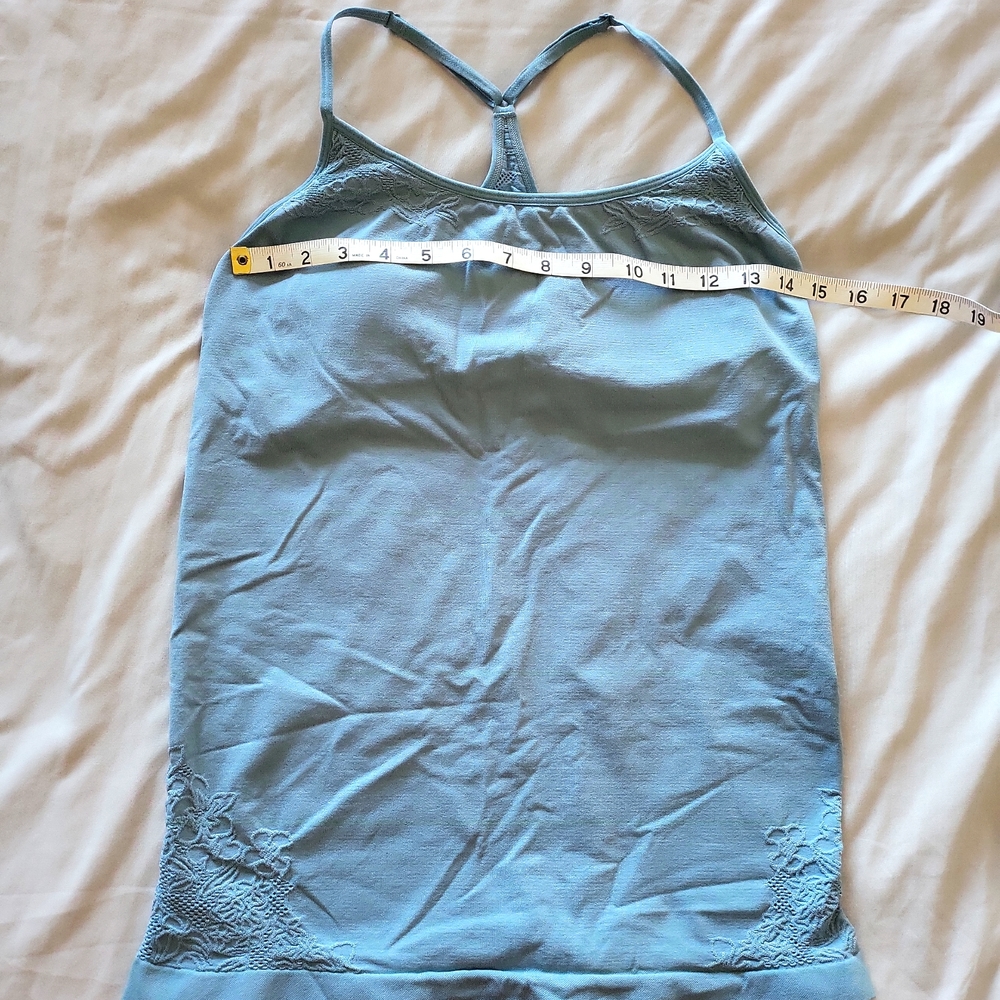 Workout top - Picture 2 of 5